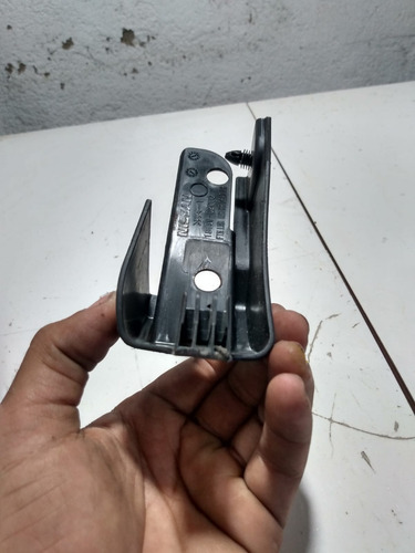 Acabamento Trilho Banco Motorista Dianteiro Nissan Kicks2017 - Imagem 3