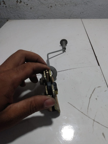 Trava Destravadeitar Banco Traseiro Esquerdo Chery Qq2014 Amarelo - Imagem 3