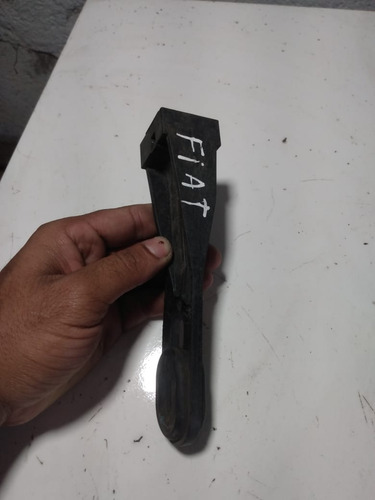 Suporte Radiador Direito Fiat Idea Adventure 1.8 2011 A 16