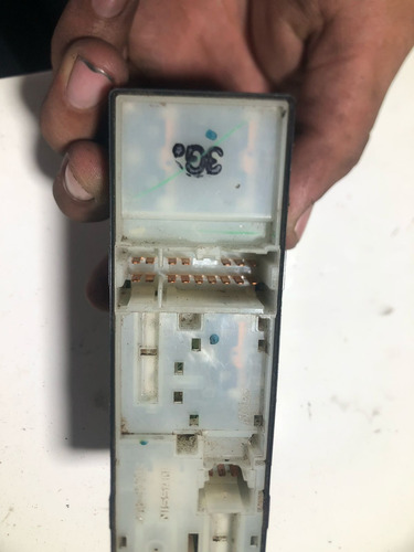 Comando Botões Vidro Dianteiro Esquerdo Nissan Versa 17 A 20 - Imagem 2