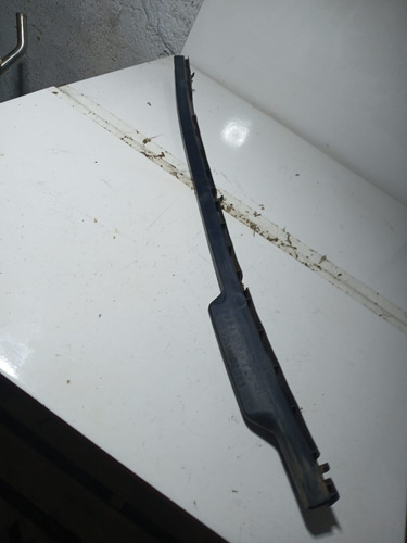 Acabamento Calha Inferior Churrasqueira Parabrisa Corolla 05 Preto - Imagem 2