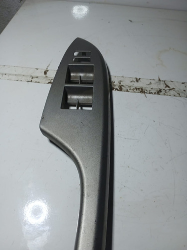Moldura Botao Dianteiro Esquerdo Toyota Corolla 2010 A 2012