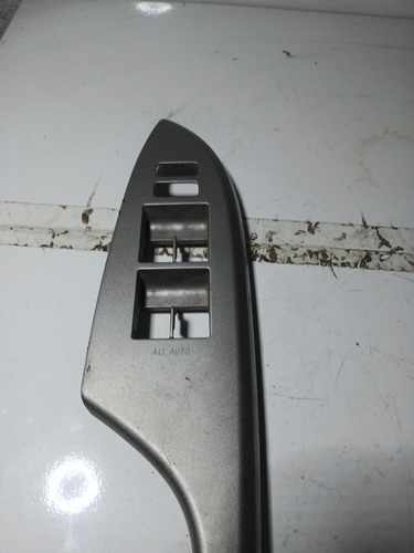 Moldura Botao Dianteiro Esquerdo Toyota Corolla 2010 A 2012 - Imagem 2
