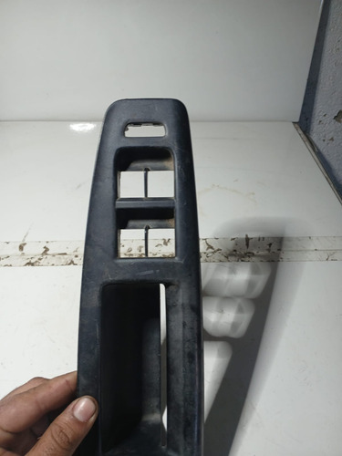 Moldura Botao Vidro Eletrico Esquerdo Polo 2003 A 2012 Usado - Imagem 2