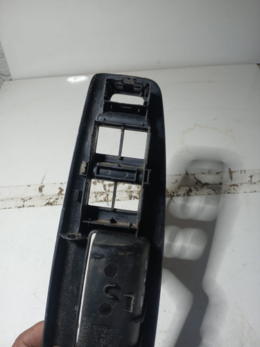 Moldura Botao Vidro Eletrico Esquerdo Polo 2003 A 2012 Usado - Imagem 3