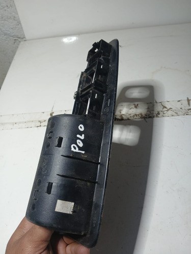 Moldura Botao Vidro Eletrico Esquerdo Polo 2003 A 2012 Usado - Imagem 4