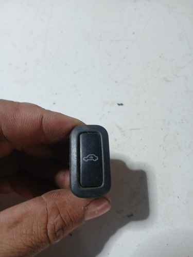 Botão Interruptor Alarme Volkswagen Polo 2003 A 2013 (usado) Preto - Imagem 2