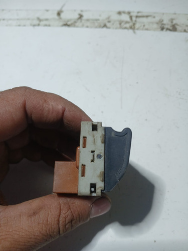 Botao Vidro Dianteiros Lados D/e Volkswagen Polo 2003 A 2012 - Imagem 2