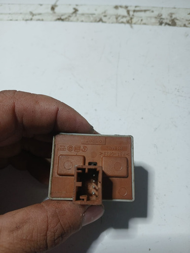 Botao Vidro Dianteiros Lados D/e Volkswagen Polo 2003 A 2012 - Imagem 3