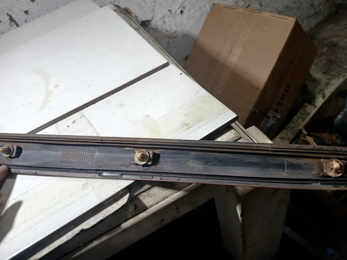 Friso Externo Porta Dianteira Direita Chery Face 2012 Usado Vermelho - Imagem 3