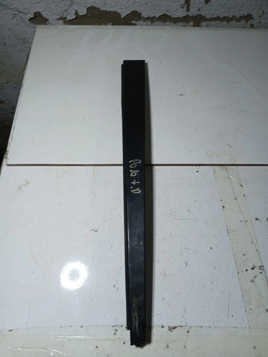 Guia Vidro Porta Traseira Direita Vw Polo Sedan 2008 Preto