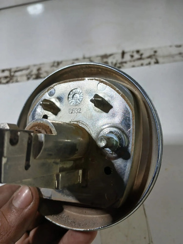 Botão Eletrico Tampa Traseira Fiat Grand Siena 13 A 17 Usado Vermelho - Imagem 6