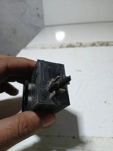 Botao Painel Desembacador Vidro Gol G3/g4 Usado Original - Imagem 2