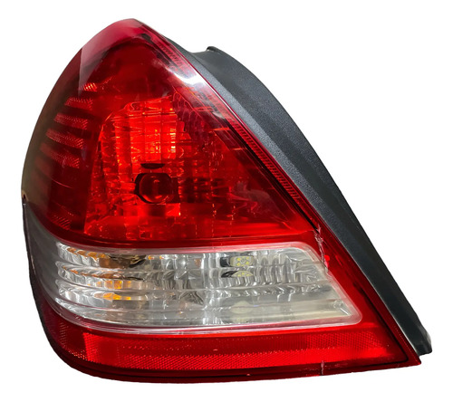 Lanterna Esquerda Nissan Tiida Sedan (detalhe) Esquerdo Vermelho
