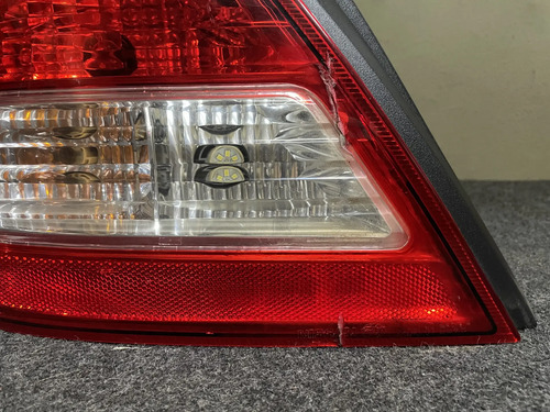 Lanterna Esquerda Nissan Tiida Sedan (detalhe) Esquerdo Vermelho - Imagem 2