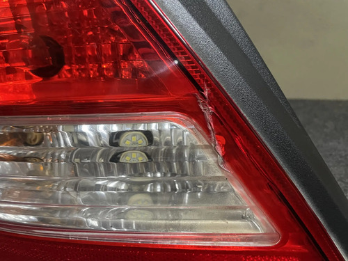 Lanterna Esquerda Nissan Tiida Sedan (detalhe) Esquerdo Vermelho - Imagem 3