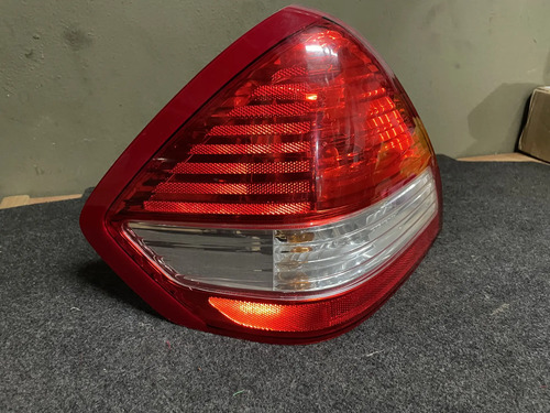 Lanterna Esquerda Nissan Tiida Sedan (detalhe) Esquerdo Vermelho - Imagem 4