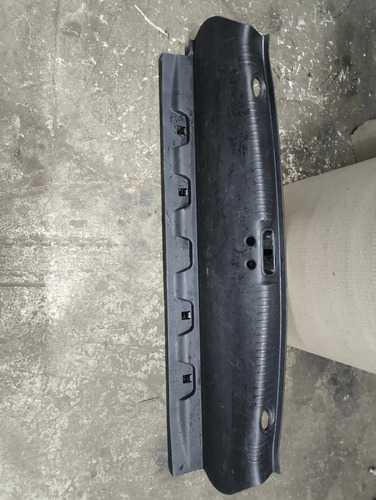 Acabamento  Fechadura No Porta Malas Renault Megane Sedã - Imagem 2