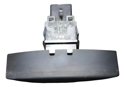 Botão Alerta Nissan Livina Preto