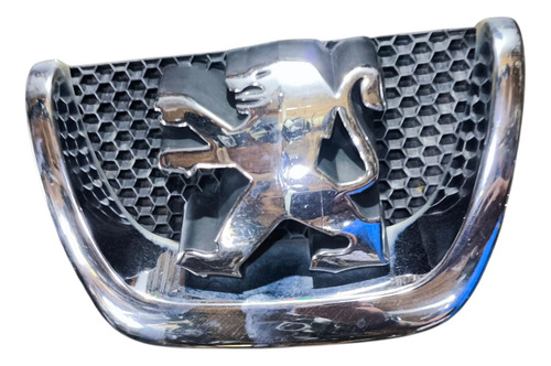 Emblema Parachoque Dianteiro  Pegeout 207 2010 Prata