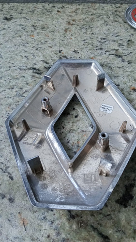 Emblema Grade Dianteira Renault Captur Sandero Fluence Logan Prateado - Imagem 3