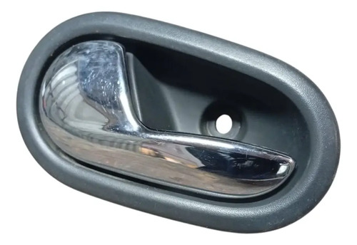 Maçaneta Interna Lado Esquerdo Renault Sandero 2014 A 2018 Preto Traseira - Imagem 2