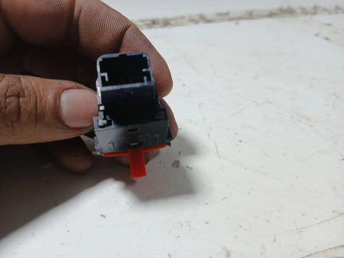 Botao Pisca Alerta Fiat Grand Siena Com Detalhes Na Peca Preto - Imagem 4