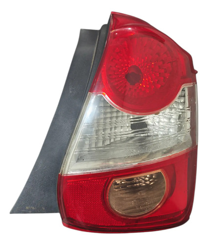 Lanterna Passageiro Toyota Etios Hatch 12/18 7815500d35000 Direito/passageiro Vermelho