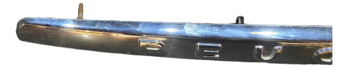 Friso Tampa Traseira Peugeot 207 Sedan Cromada Original Cinza - Imagem 3