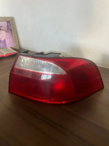 Lanterna Traseira Direita Voyage 2013 A 2016 Original Direito/passageiro Vermelho