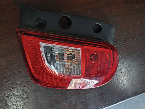 Lanterna Traseira Nissan March  Ld  Hella Direito/passageiro Vermelho - Imagem 2