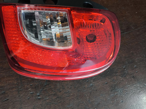 Lanterna Traseira Nissan March  Ld  Hella Direito/passageiro Vermelho - Imagem 3