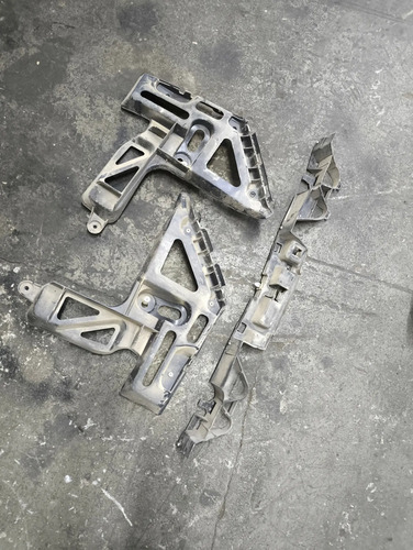 Guia Para-choque Traseiro Renault Megane Sedã - Imagem 4