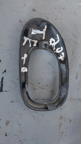 Acabamento Maçaneta Interna Porta Tras Esq Peugeot 2012 104 Prateado Traseira - Imagem 3