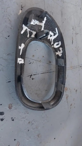 Acabamento Maçaneta Interna Porta Tras Esq Peugeot 2012 104 Prateado Traseira - Imagem 5