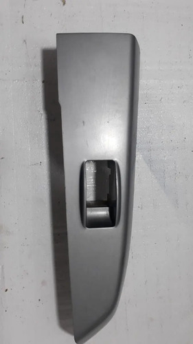 Moldura Botão Traseiro Direito Hilux 13/16 Original