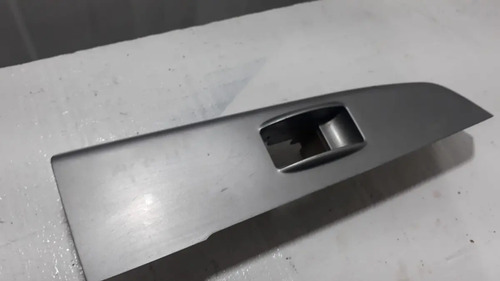 Moldura Botão Traseiro Direito Hilux 13/16 Original - Imagem 2