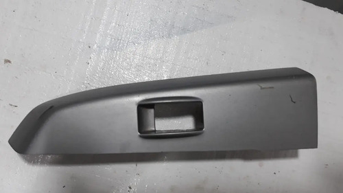 Moldura Botão Traseiro Esquerdo Hilux 13/16 C/detalhe