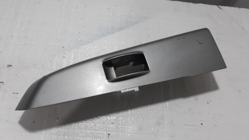 Moldura Botão Traseiro Esquerdo Hilux 13/16 C/detalhe - Imagem 2
