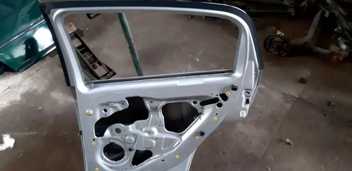 Porta Traseira Direita Fiat Punto 2012 Com Detalhe Pequeno Prateado - Imagem 2