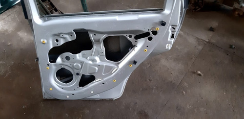 Porta Traseira Direita Fiat Punto 2012 Com Detalhe Pequeno Prateado - Imagem 6