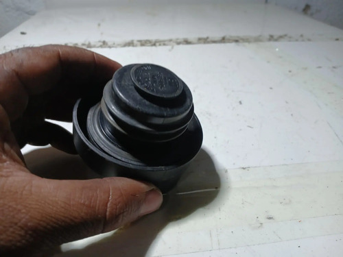 Tampa Tanque Gargalo Chevrolet Vectra 2006 A 2011 Usado Preto 2009 - Imagem 6