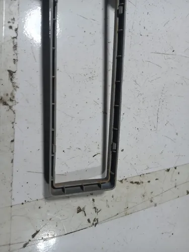 Moldura Central Painel Radio Chevrolet Celta 2001 A 2005 Ori Cinza-escuro