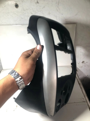 Moldura Acabamento Central Painel Nissan Versa 2018 A 2020. Preto Listras - Imagem 3