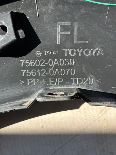 Moldura Paralama Esq Toyota Corolla Cross 2022 Usado Detalhe - Imagem 5