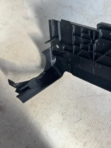 Suporte Radiador Bmw 320i 2022 Usado Original Preto - Imagem 6