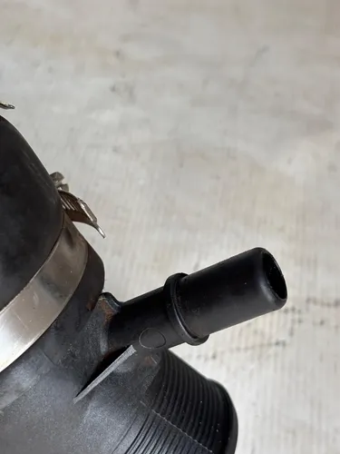 Flange Duto Intercooler Ford Fusion 2015 Original Usado Preto - Imagem 5