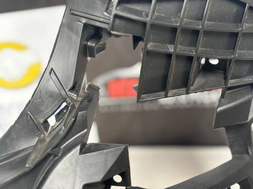 Suporte Parachoque Traseiro Audi Q3 2024 Usado Detalhes - Imagem 5
