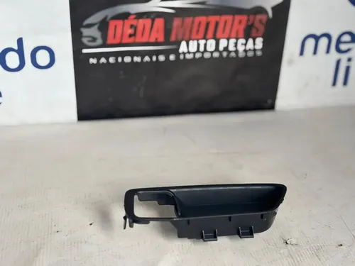 Moldura Maçaneta Interna Diant Esq Toyota Corolla 2023 Usado Preto Dianteira - Imagem 3