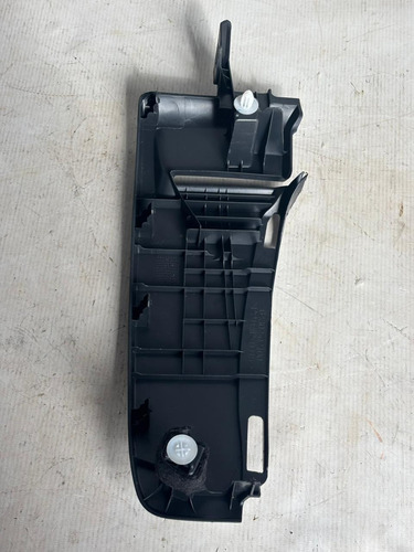 Acabamento Banco Tras Esq Toyota Corolla 2023 Usado Detalhe Preto - Imagem 4